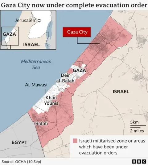 Thousands Palestinians Escape as Israeli Troops Advance Deeper into Urban Areas